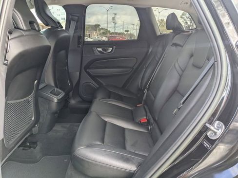 Used 2023 Volvo XC60 B5 Core image 18