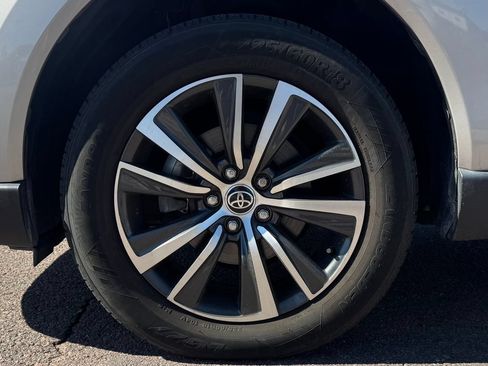 Used 2021 Toyota Venza LE AWD/4WD image 11