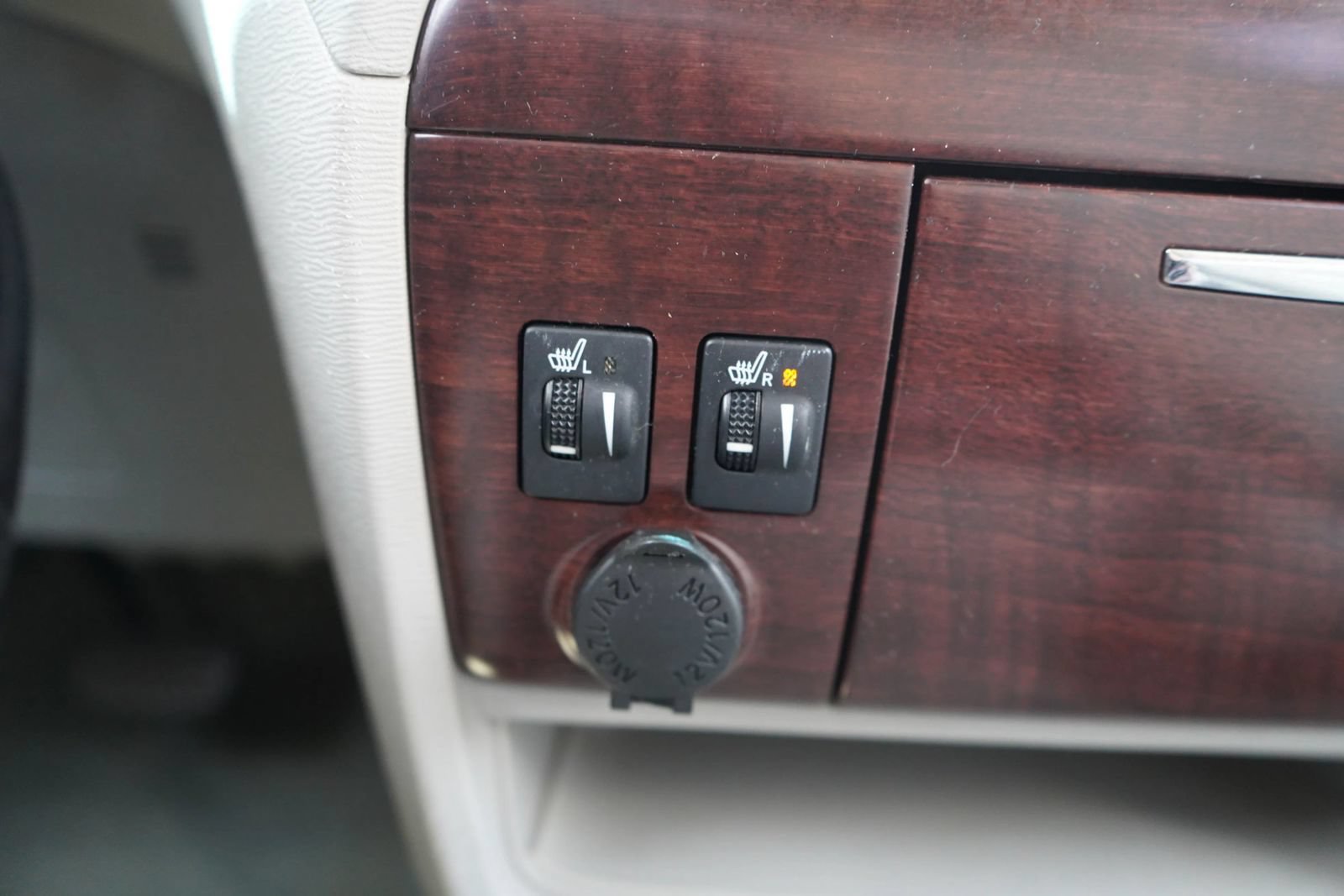 Used 2012 Toyota Sienna XLE FWD image 11