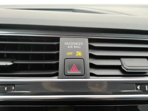 Used 2022 Volkswagen Tiguan S image 38