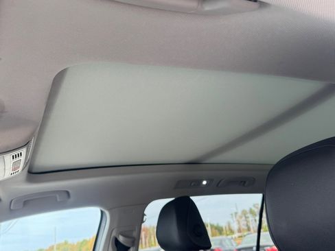 Used 2020 Volkswagen Tiguan SE w/ Panoramic Sunroof Package image 15