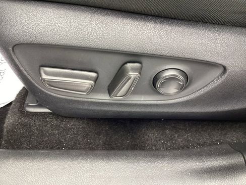 Used 2025 Toyota RAV4 XLE image 5