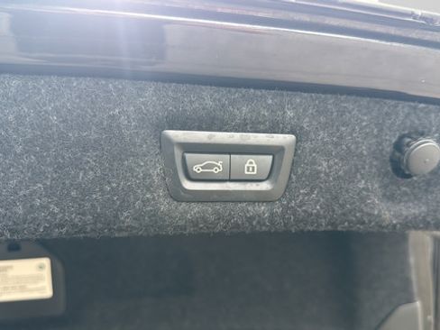 Used 2022 BMW 530i w/ Premium Package RWD image 10