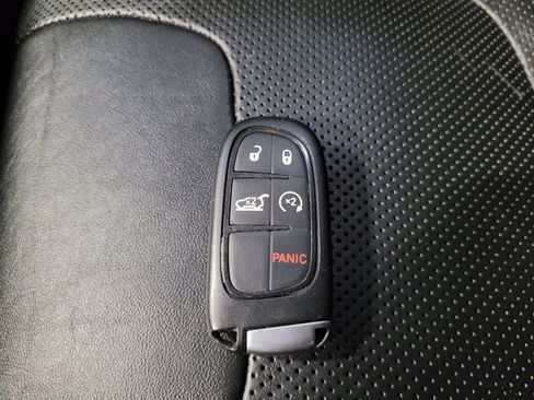 Used 2019 Jeep Cherokee Limited image 32