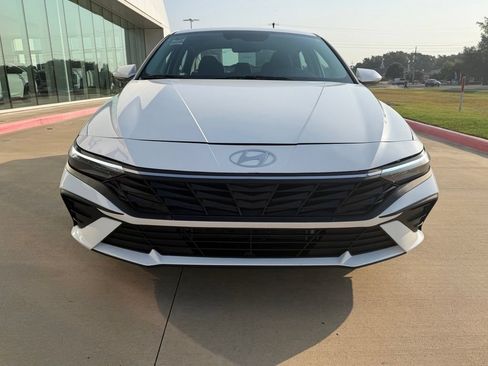 Used 2026 Hyundai Elantra Hybrid FWD image 11