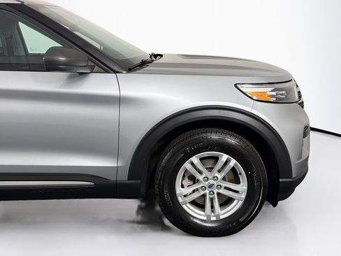 Used 2023 Ford Explorer XLT AWD/4WD image 48