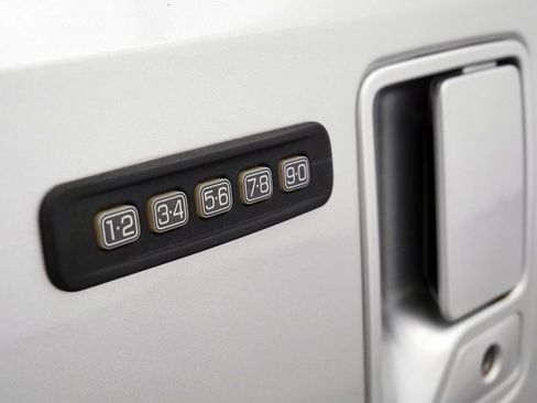 Used 2011 Ford F450 Lariat w/ Lariat Ultimate Pkg AWD/4WD image 16