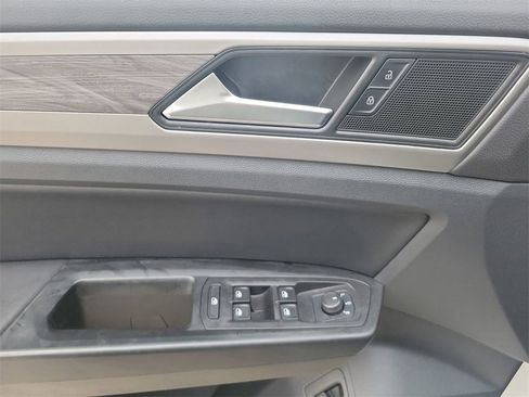 Used 2020 Volkswagen Atlas Cross Sport SE w/ Towing Package image 13