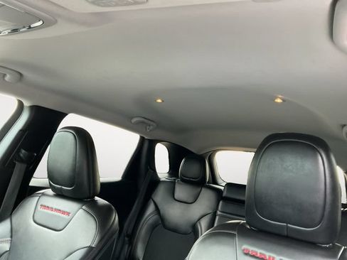 Used 2019 Jeep Cherokee Trailhawk w/ Comfort & Convenience Group AWD/4WD image 12