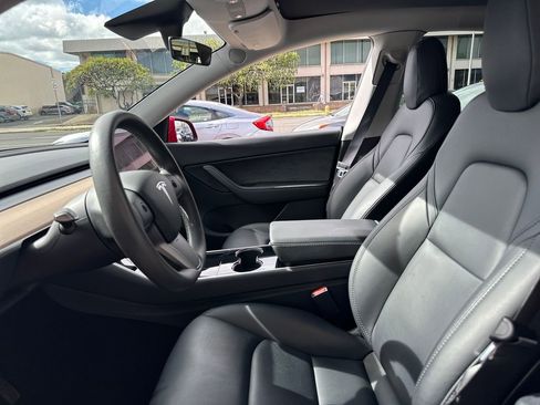 Used 2020 Tesla Model Y Long Range image 12