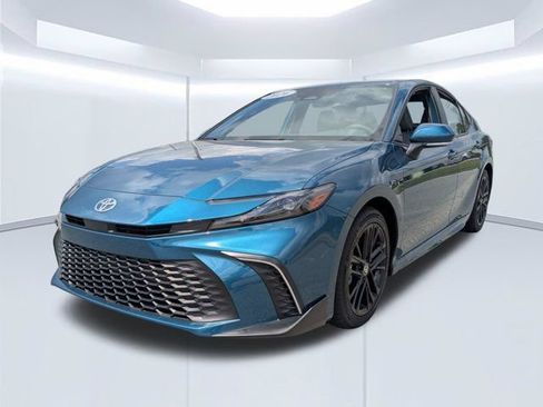 Used 2026 Toyota Camry SE FWD image 8