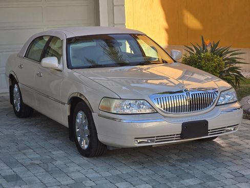 Used 2003 Lincoln Town Car Cartier image 27