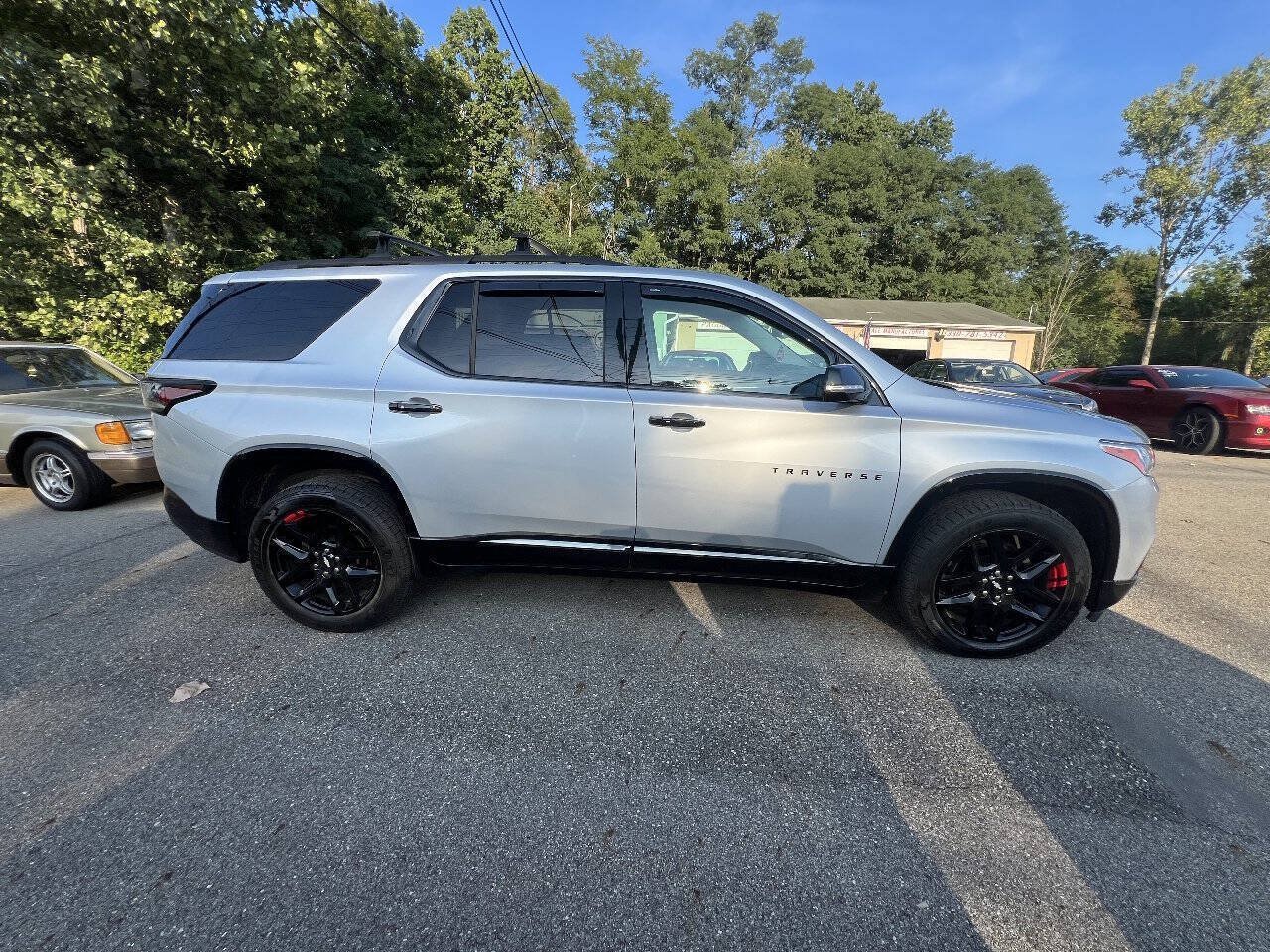 Used 2018 Chevrolet Traverse Premier w/ Redline Edition AWD/4WD image 2