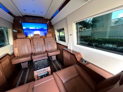 Used 2019 Mercedes-Benz Sprinter 144 image 43