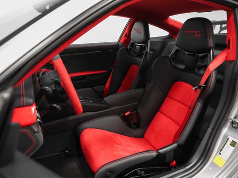 Certified 2018 Porsche 911 GT2 RS RWD image 5