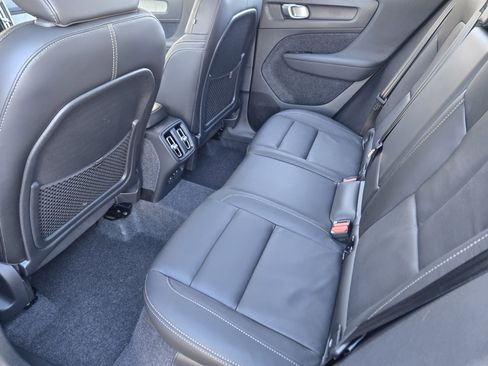 Certified 2025 Volvo XC40 B5 Core w/ Protection Package Premier image 39