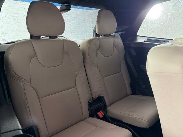 Used 2026 Volvo XC90 B6 Ultra w/ Lounge Package AWD/4WD image 33