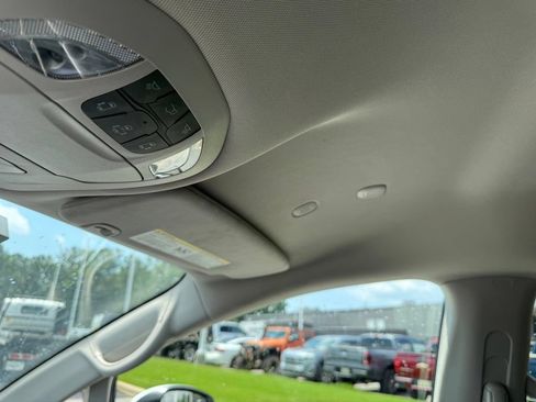 Used 2023 Chrysler Pacifica Touring-L FWD image 14