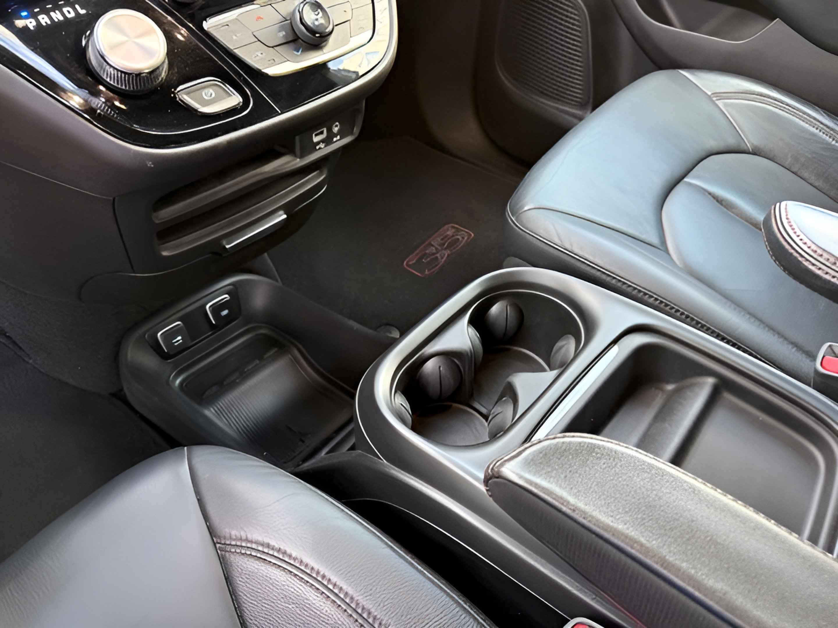 Used 2019 Chrysler Pacifica Touring-L FWD image 27