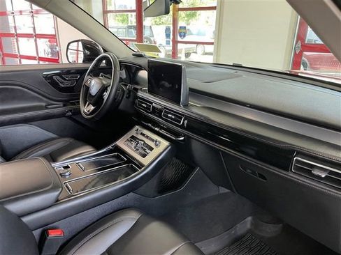 Used 2023 Lincoln Aviator AWD image 21