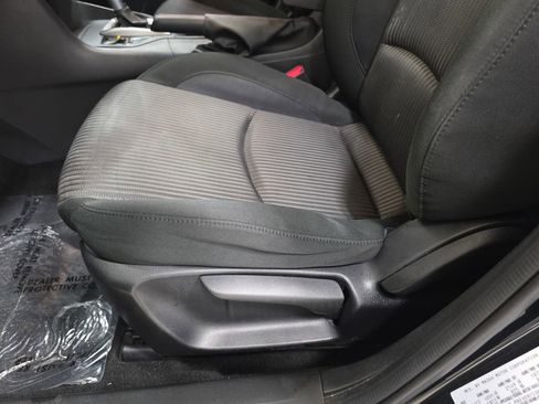 Used 2014 MAZDA MAZDA3 i Touring w/ Moonroof Package 1 FWD image 27