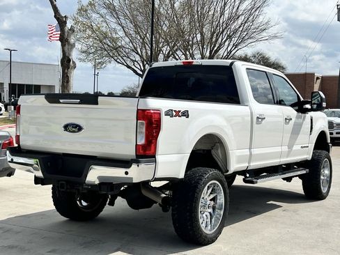 Used 2018 Ford F250 Lariat w/ Chrome Package image 4