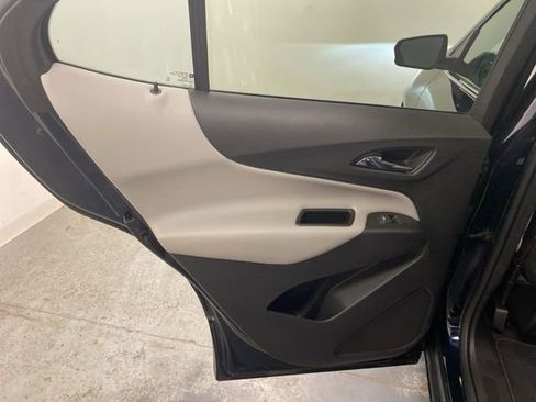 Used 2020 Chevrolet Equinox LT w/ Driver Convenience Package image 19