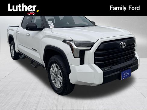 Used 2025 Toyota Tundra SR5 w/ SR5 Premium Package AWD/4WD image 1