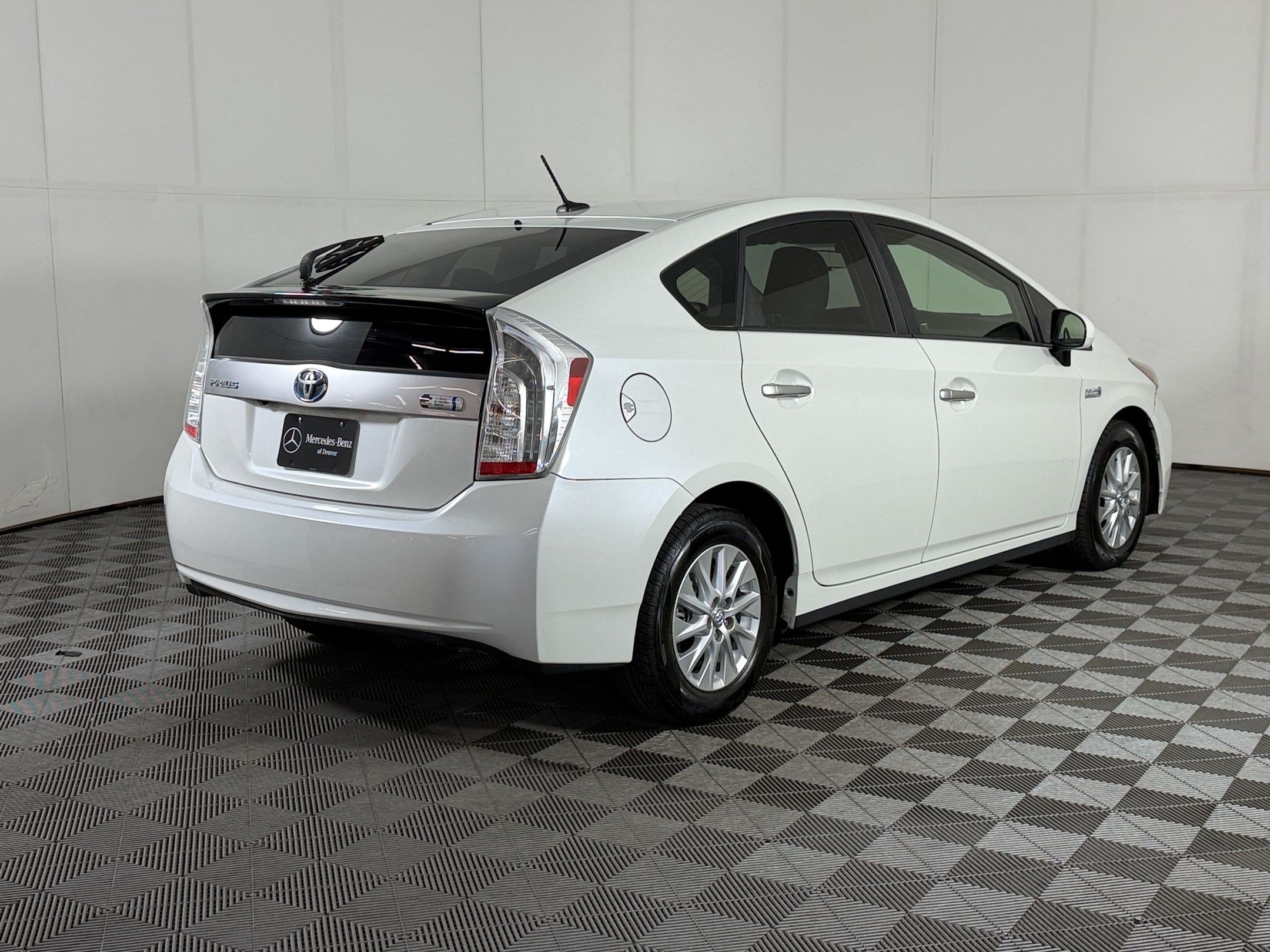 Used 2015 Toyota Prius Prime Plug-In Hybrid FWD image 9