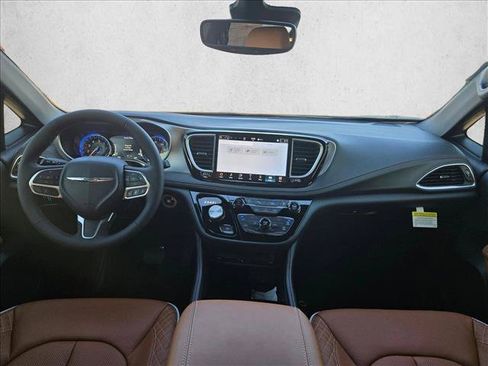 New 2026 Chrysler Pacifica Pinnacle FWD image 15