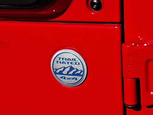 Used 2024 Jeep Wrangler Unlimited Sahara w/ Dual Top Group AWD/4WD image 32
