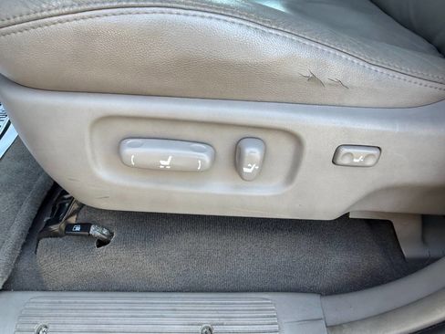 Used 2005 Toyota Sequoia SR5 AWD/4WD image 20