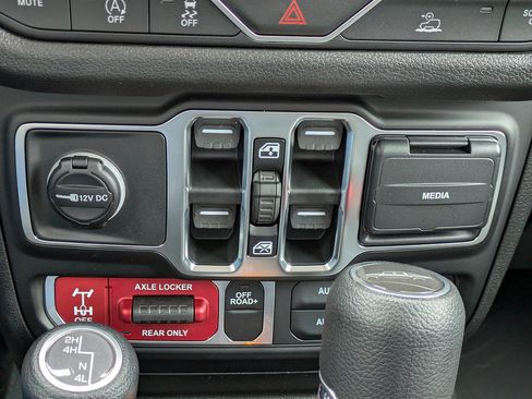 New 2026 Jeep Gladiator Sport AWD/4WD image 24