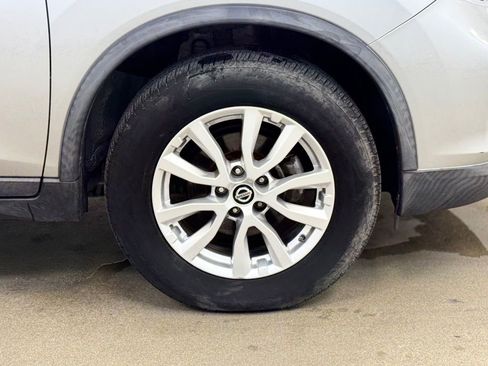 Used 2018 Nissan Rogue SV image 4