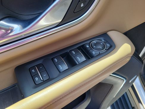 Used 2021 Chevrolet Suburban Premier image 16