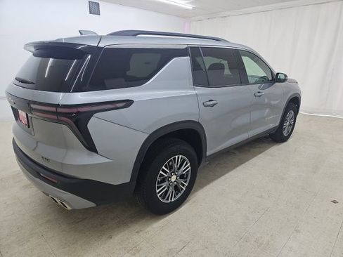 Used 2025 Chevrolet Traverse LT image 18
