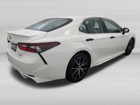 Used 2022 Toyota Camry SE FWD image 4