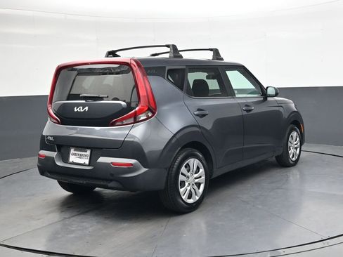 Used 2022 Kia Soul LX image 4