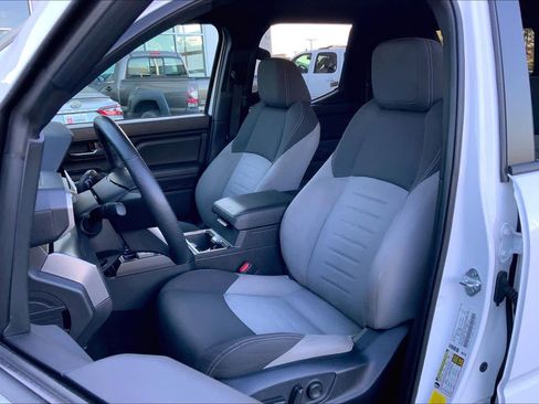 Used 2024 Toyota Tacoma TRD Sport w/ TRD Sport Upgrade Package image 9