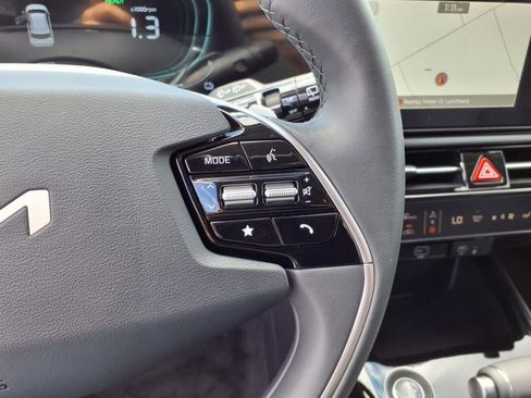 New 2025 Kia Niro EX Touring image 21