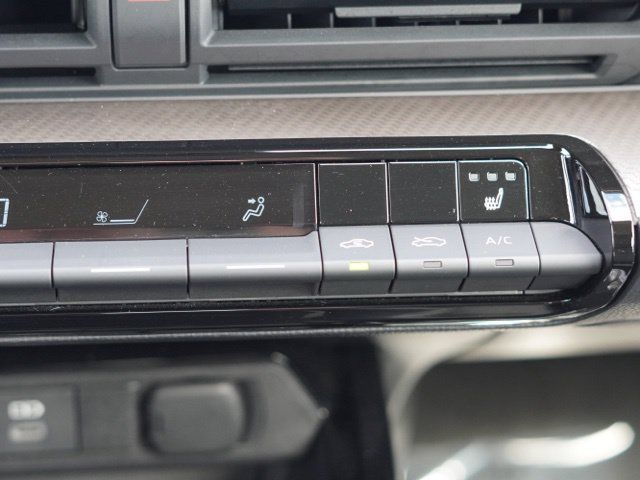 Certified 2024 Toyota Prius XLE FWD image 29