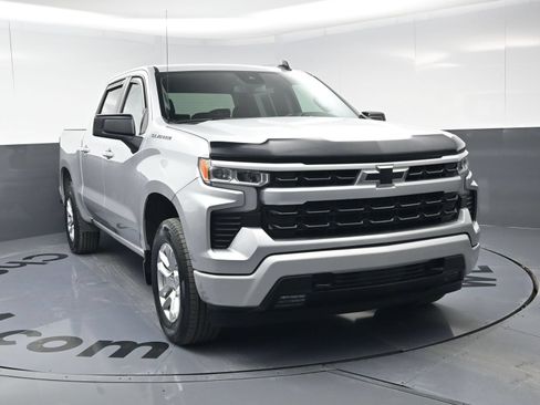 Used 2022 Chevrolet Silverado 1500 RST AWD/4WD image 3