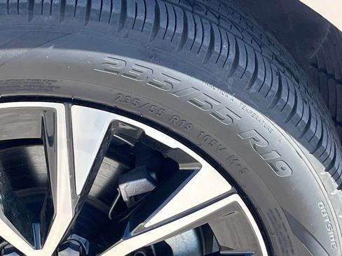 Used 2025 Volvo XC60 B5 Plus image 9