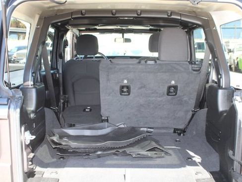 Used 2022 Jeep Wrangler Unlimited Sport AWD/4WD image 36