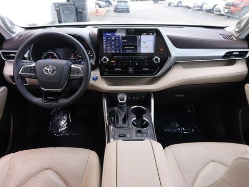 Used 2021 Toyota Highlander Platinum image 23