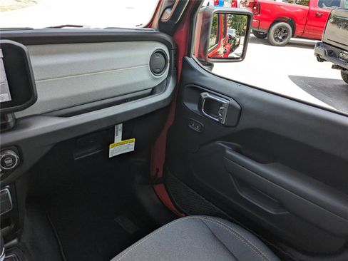 New 2025 Jeep Gladiator Sport image 17