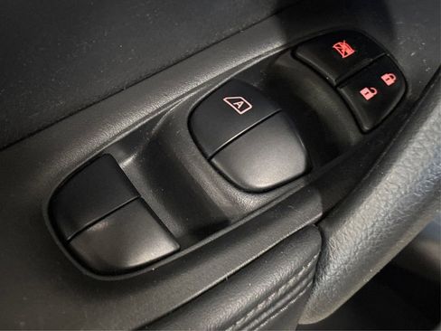Used 2019 Nissan Rogue SV AWD/4WD image 35