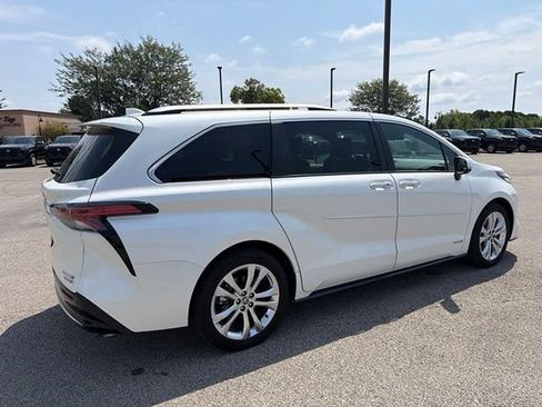 Used 2021 Toyota Sienna Platinum FWD image 15