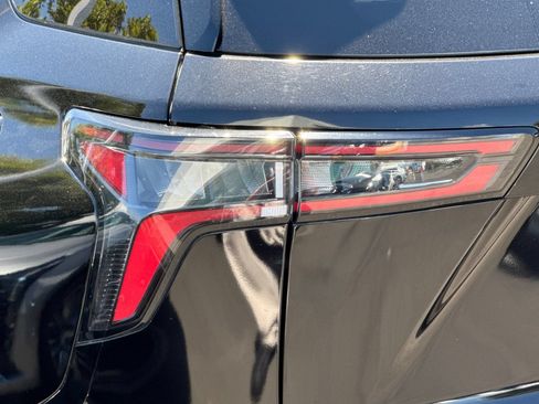 Used 2025 Chevrolet Equinox LT w/ Convenience Package II FWD image 45