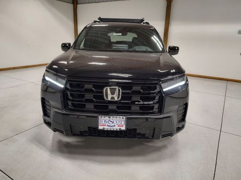 New 2026 Honda Pilot Black Edition image 3